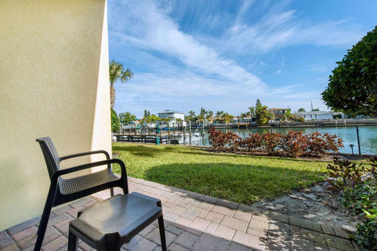 Treasure Island Hotel And Marina St. Pete Beach Exterior foto